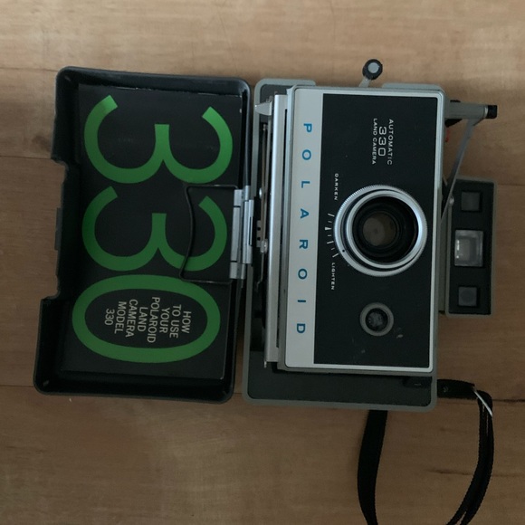 📸 1969 Vintage Polaroid 330 with “3 element glass - Picture 2 of 7